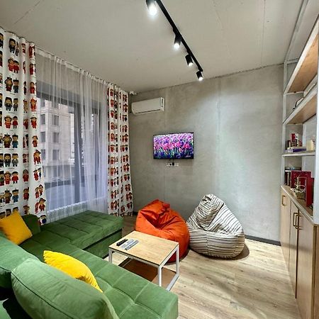 Izzzi Hostel Biszkek Zewnętrze zdjęcie