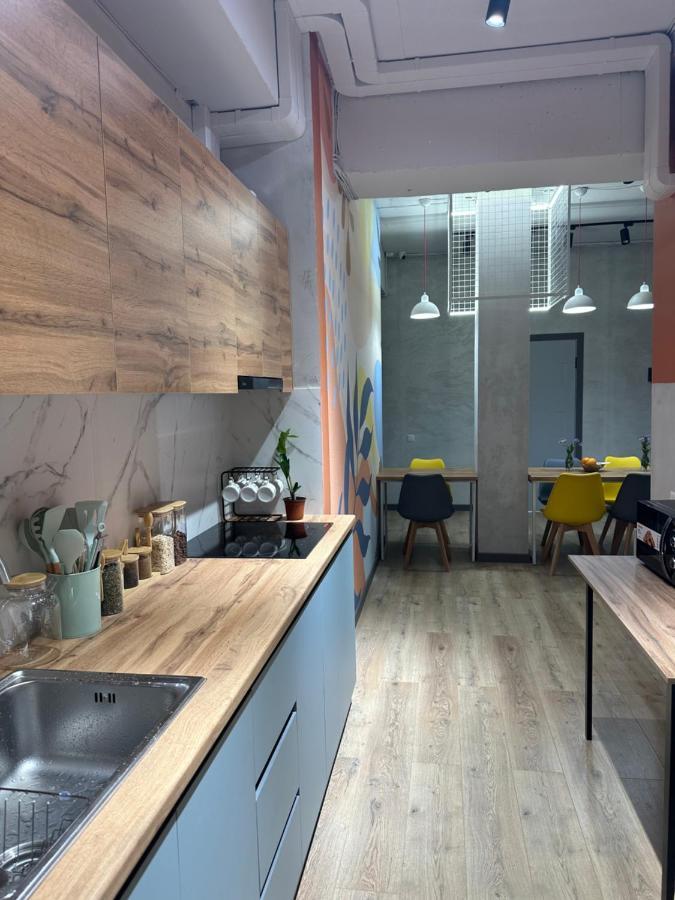Izzzi Hostel Biszkek Zewnętrze zdjęcie