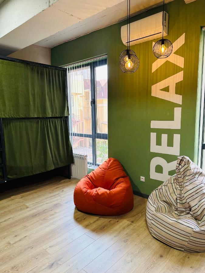 Izzzi Hostel Biszkek Zewnętrze zdjęcie