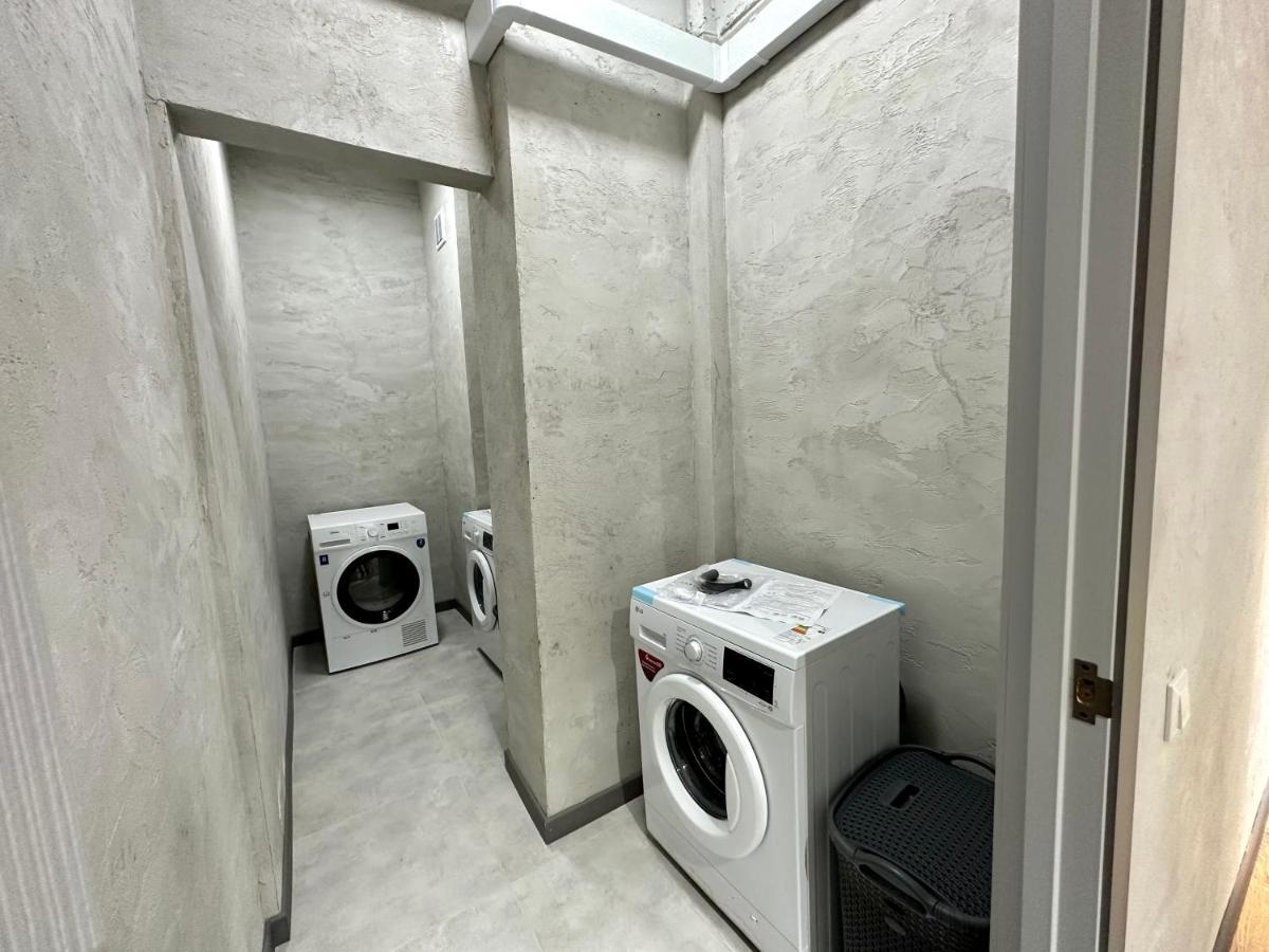 Izzzi Hostel Biszkek Zewnętrze zdjęcie