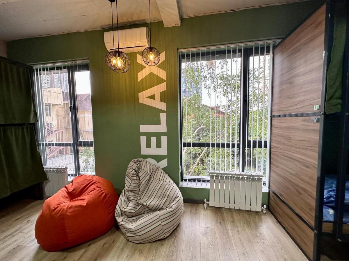 Izzzi Hostel Biszkek Zewnętrze zdjęcie