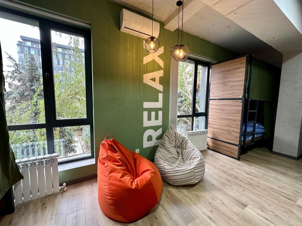 Izzzi Hostel Biszkek Zewnętrze zdjęcie