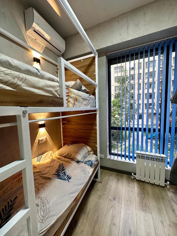 Izzzi Hostel Biszkek Zewnętrze zdjęcie