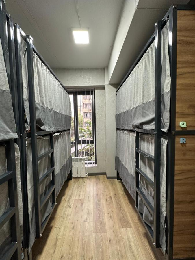 Izzzi Hostel Biszkek Zewnętrze zdjęcie
