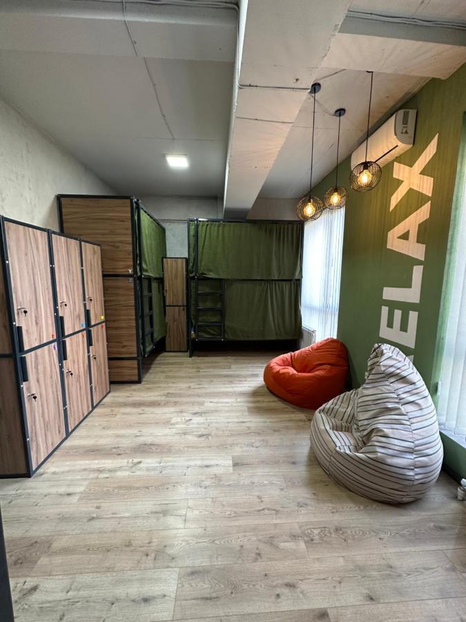 Izzzi Hostel Biszkek Zewnętrze zdjęcie