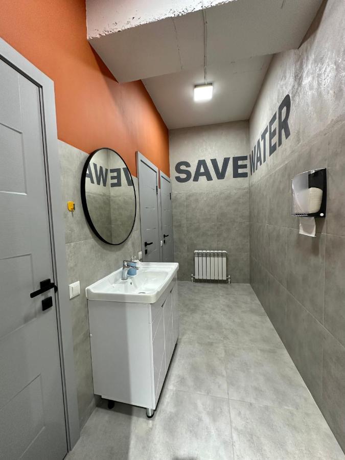 Izzzi Hostel Biszkek Zewnętrze zdjęcie