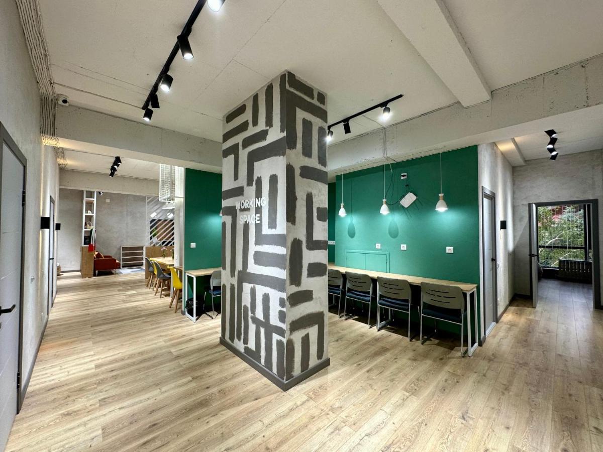 Izzzi Hostel Biszkek Zewnętrze zdjęcie